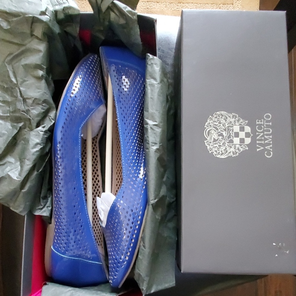 Vince Camuto flats